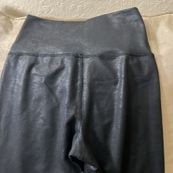 Offline by Aerie black textured fabric XS - Picture 8 of 8